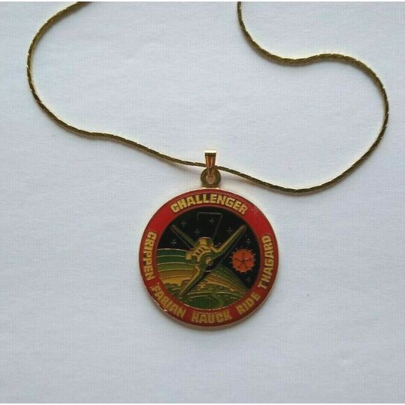 Space Shuttle Challenger Cloisonne Medallion Necklace Vintage NOS Nasa Pendant - Picture 2 of 7